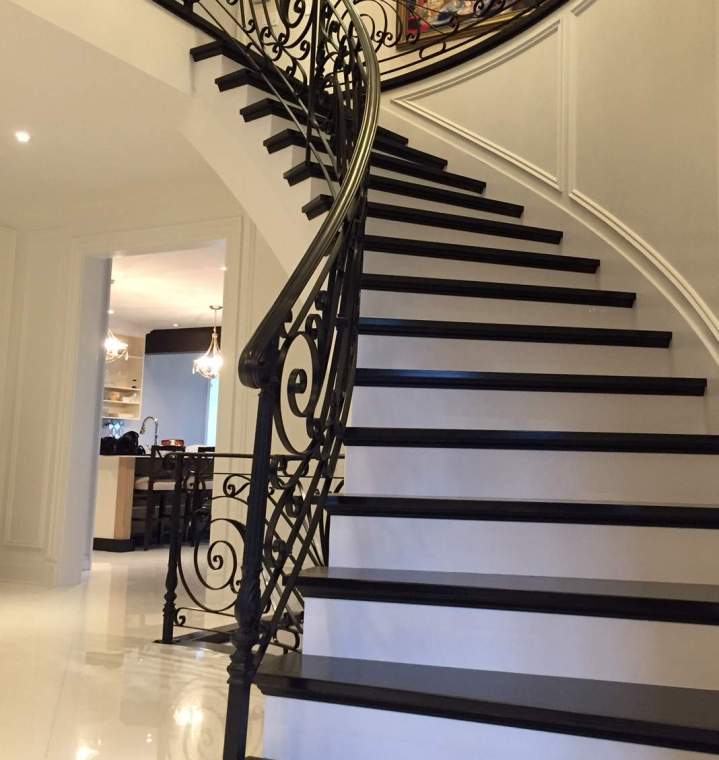 Custom staircase design Montréal
